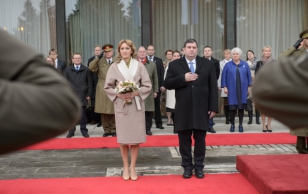 Ametlik tervitustseremoonia Horvaatia presidendi kantselei ees.