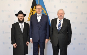 Paasapühade puhul kohtus president Toomas Hendrik Ilves Eesti pearabi Shmuel Koti ja Juudi Koguduse esimehe Boris Oksaga.