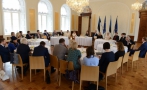 Euroopa Liidu asjade komisjon kutsus aasta pärast Euroopa rändekriisi puhkemist kokku mõttehommiku, et otsida lahendusi rändevoogude ohjeldamiseks Euroopa Liidu tasandil ja arutada Eesti võimalusi rändekriisi leevendamisele kaasaaitamiseks.