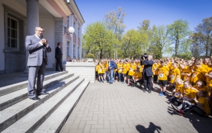 President Toomas Hendrik Ilves andis presidendi kantselei ees stardi 11. korda toimuvale heategevuslikule algatusele Teatejooks. Samaaegselt jooksis 21 Eestimaa linnas rohkem kui 9500 last ja noort, mõeldes nendele lastele, kes on liikumisvõime kaotanud.