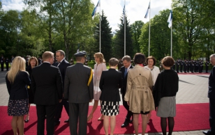 Tervitustseremoonia Soome presidendi riigivisiidi puhul. Delegatsioonide tutvustamine.