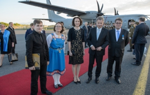 Soome presidendi Sauli Niinistö ja Jenni Haukio lahkumine kojulennule. Riigivisiidi lõpp.