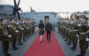 Soome presidendi Sauli Niinistö ja Jenni Haukio lahkumine kojulennule. Riigivisiidi lõpp.