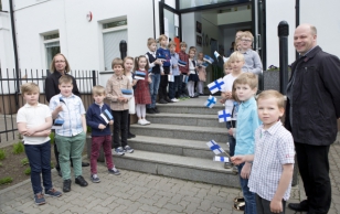 Soome riigipea abikaasa Jenni Haukio ja Ieva Ilves külastasid Tallinna Soome Kooli.