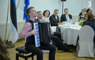 Riigiõhtusöök Soome presidendipaari auks.