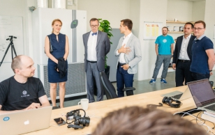 President Toomas Hendrik Ilves ja Ieva Ilves külastasid Eesti juurtega ettevõtet Planet OS, mis ehitab maailma suurimat andmebaasi keskkonna ja georuumi andmete jaoks. Planet OS kontorid asuvad Tallinnas ja Räniorus.