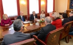 President Toomas  Hendrik Ilves tervitas Kadriorus Bulgaaria parlamendi spiikrit Tsetska Tsacheva't, samuti parlamendiliikmeid nii valitsus- kui ka opositsiooni erakondadest.