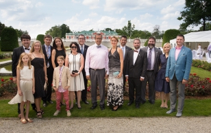 Vastuvõtt Eesti rahvusvahelistele sõpradele presidendi kantselei roosiaias.