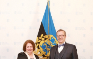 Kreeka Vabariigi suursaadik Maria Karnoutsou ja president Toomas Hendrik Ilves.
