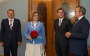 President Ilves nimetas haridus- ja teadusministriks Maris Lauri ning välisministriks Jürgen Ligi.