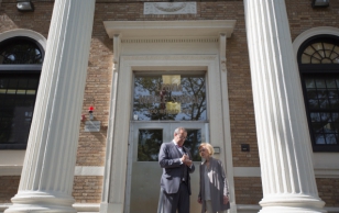 President Toomas Hendrik Ilves külastas New Jersey’s kunagist Leonia keskkooli hoonet, kus ta õppis aastatel 1968–1972.