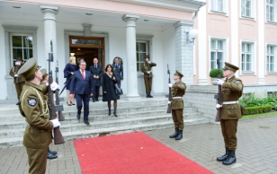 Prantsuse Vabariigi suursaadik Claudia Delmas-Scherer ja president Toomas Hendrik Ilves.