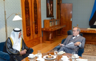 Araabia Ühendemiraatide suursaadik Sultan Rashid Sultan Alkaitoob ja president Toomas Hendrik Ilves.